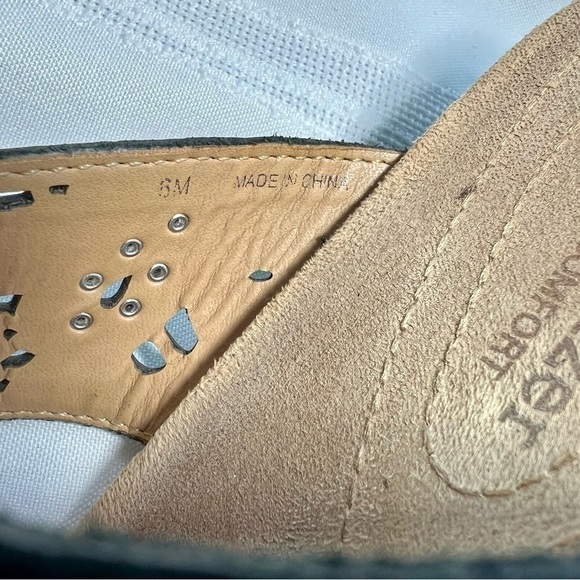 naturalizer N5 Comfort Wedge Sandals Flip Flops Tooled Pierced Blk Leather Sz 6 - Picture 13 of 13